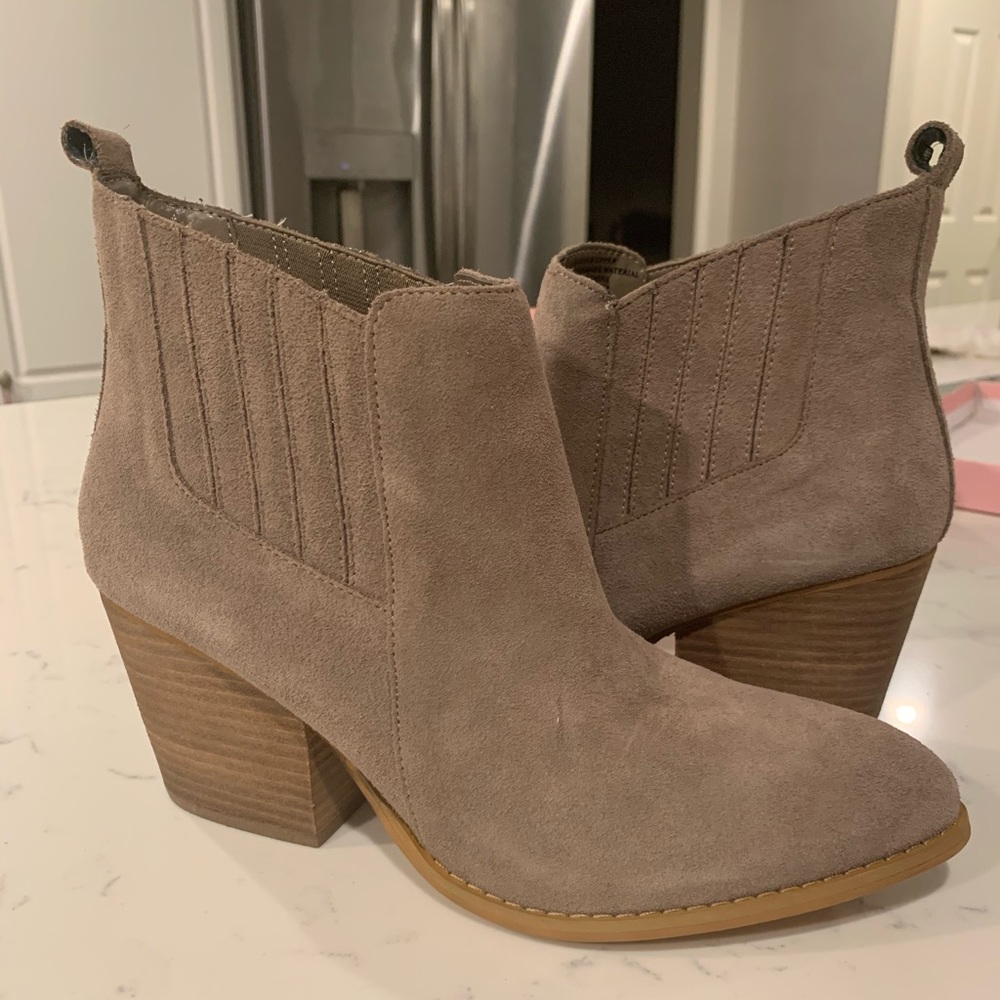 Crown Vintage Suede Boots